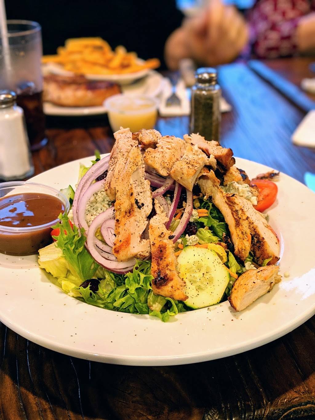 J&Rs Islip Steak House | restaurant | 116 Main St, Islip, NY 11751, USA | 6312775677 OR +1 631-277-5677