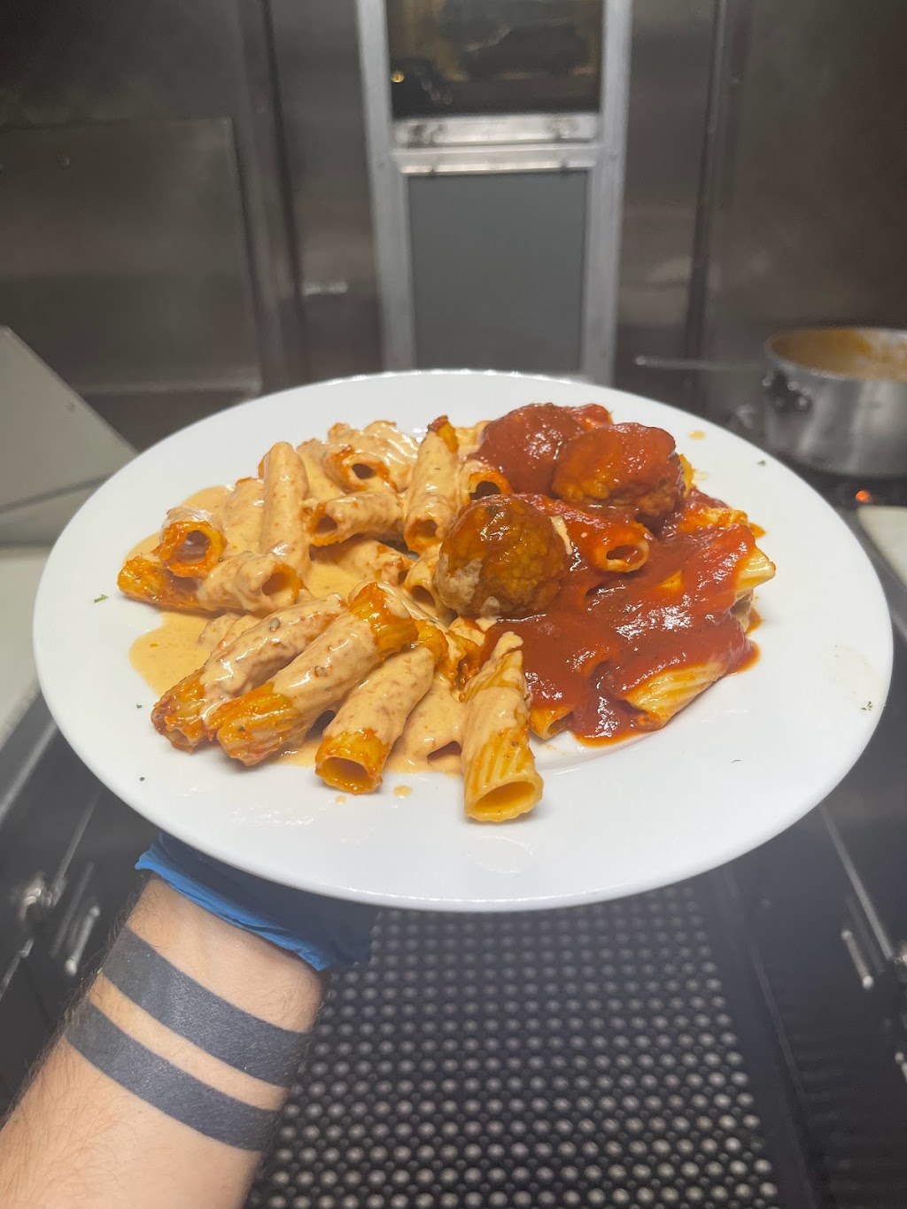 Sugo Italiano Food Truck | restaurant | 6640 Woodman Ave, Los Angeles, CA 91401, USA | 8185992661 OR +1 818-599-2661