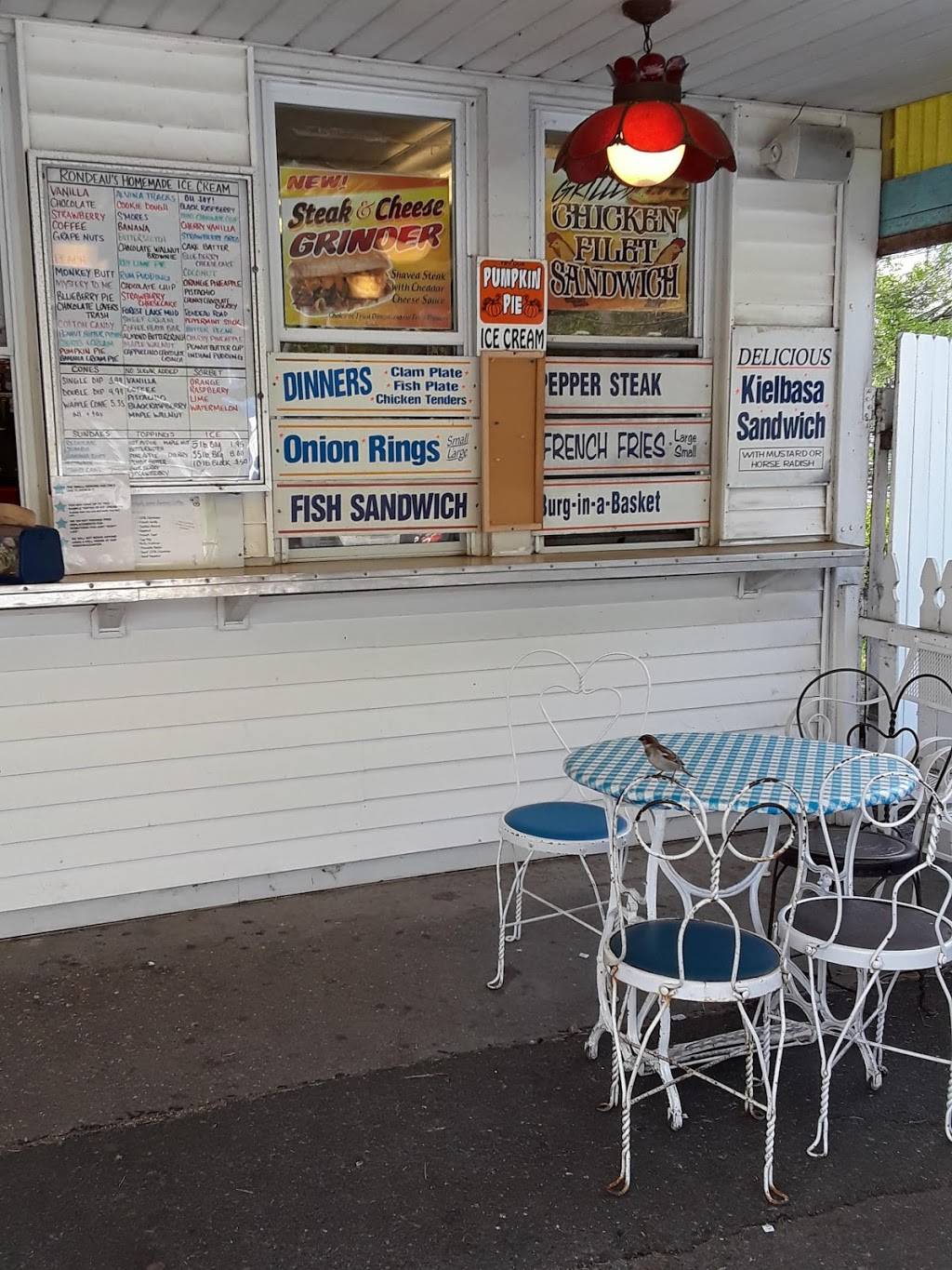 Alvin Rondeaus Dairy Bar | restaurant | 1300 Ware St, Palmer, MA 01069, USA | 4132835281 OR +1 413-283-5281