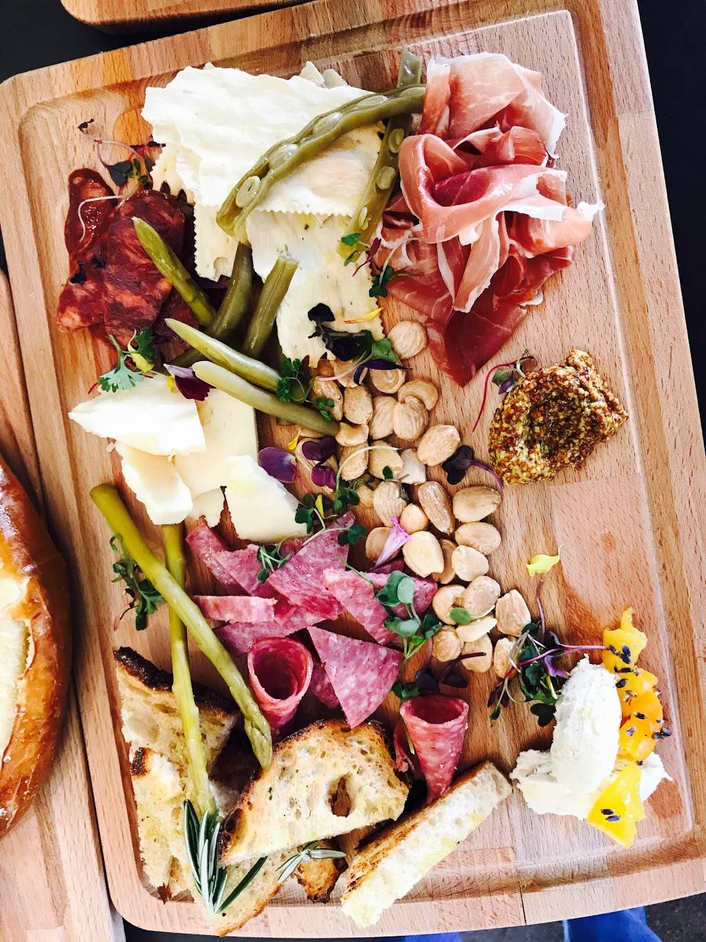 Huss Brewing Co.Taproom at Uptown Plaza | restaurant | 100 E Camelback Rd #160, Phoenix, AZ 85012, USA | 6024414677 OR +1 602-441-4677