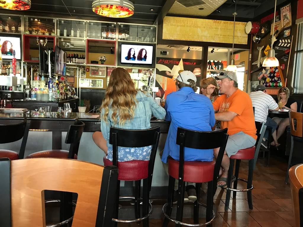 TGI Fridays | restaurant | 6800 Whitmore Lake Rd, Brighton, MI 48116, USA | 8108440541 OR +1 810-844-0541