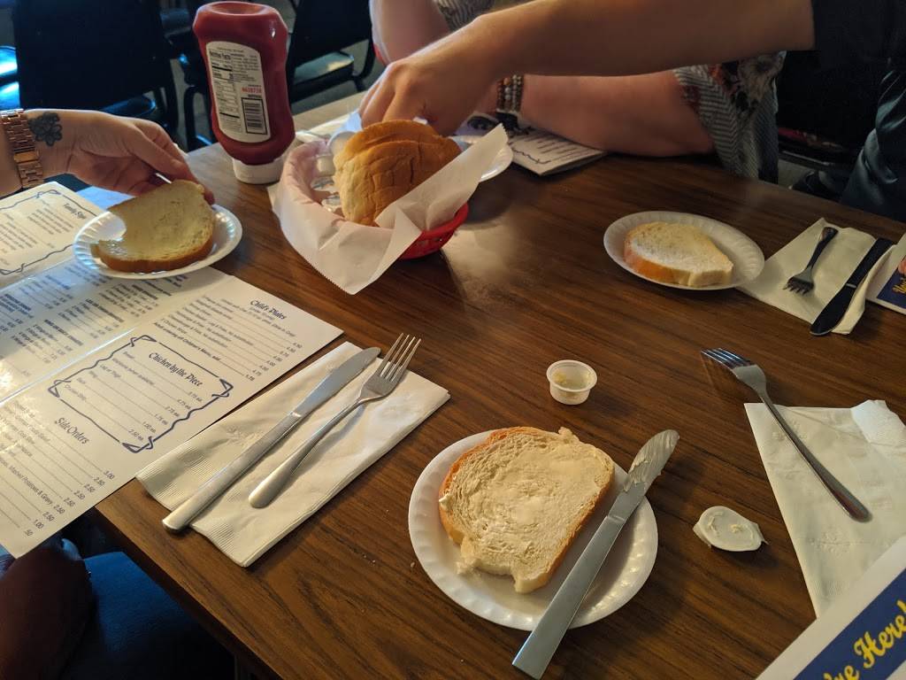 Pichlers Chicken Annies | restaurant | 1271 S 220th St, Pittsburg, KS 66762, USA | 6202329260 OR +1 620-232-9260