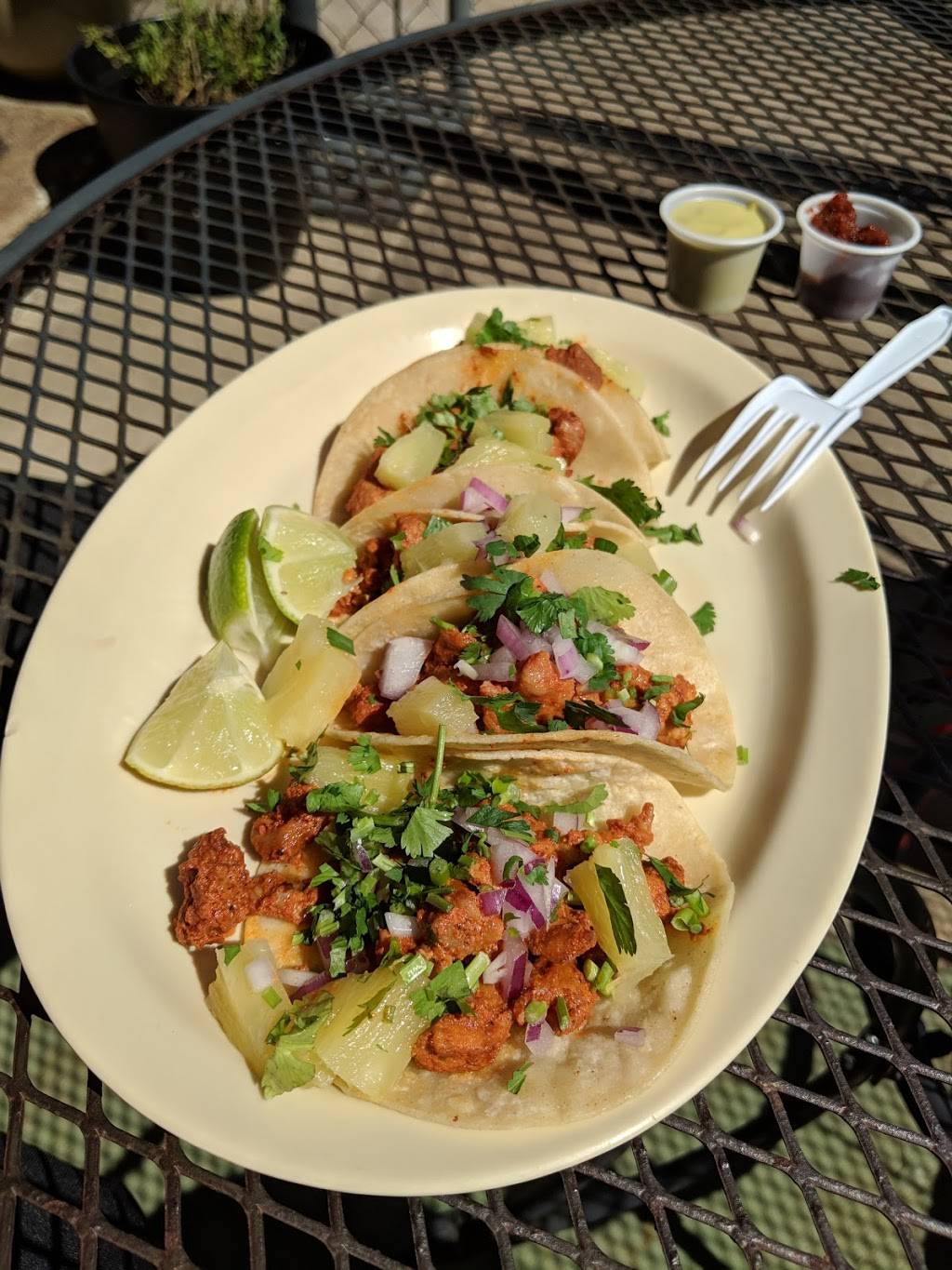 Los Gueros Taqueria | restaurant | 929 S Vine Ave, Tyler, TX 75701, USA | 9035268226 OR +1 903-526-8226