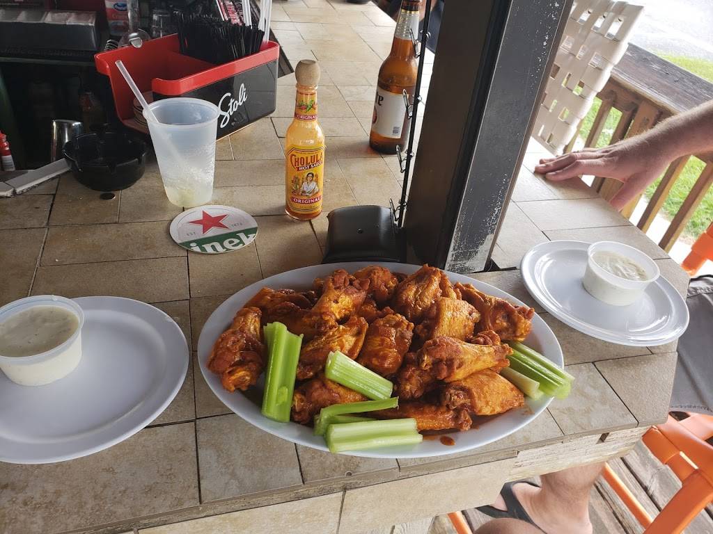 Friendly Tavern | restaurant | 18121 Gulf Blvd, Redington Shores, FL 33708, USA | 7273934470 OR +1 727-393-4470