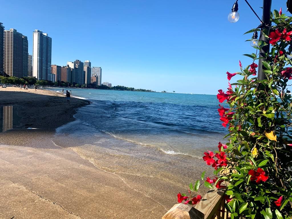 Whispers at Oak Street Beach | restaurant | 1001 N Lake Shore Dr, Chicago, IL 60611, USA | 3125220358 OR +1 312-522-0358