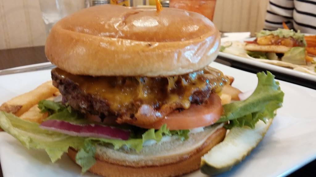 Helens Restaurant | restaurant | 17 Main St, Concord, MA 01742, USA | 9783699885 OR +1 978-369-9885