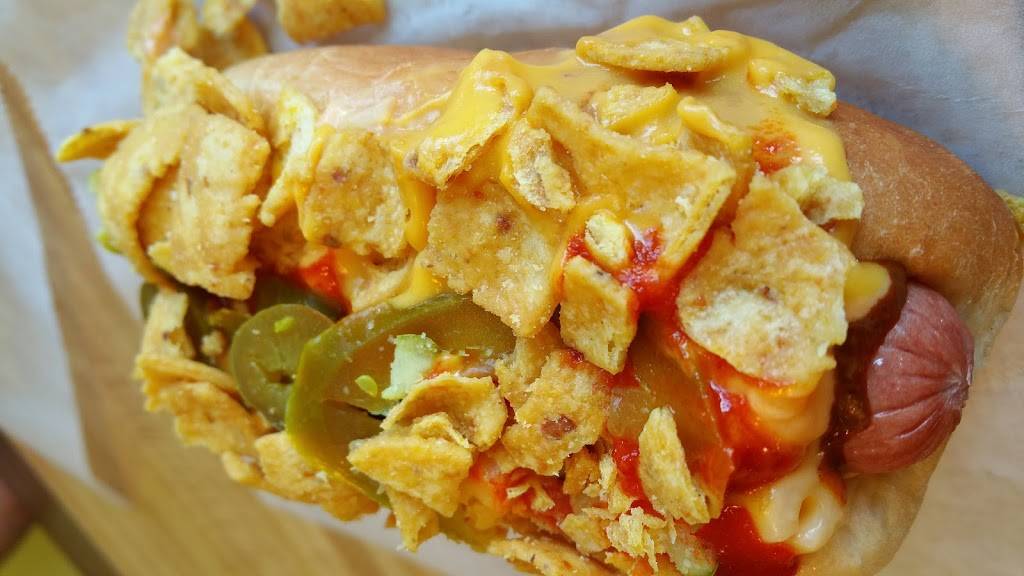 Mad Dogz | restaurant | 3916 W River Dr NE, Comstock Park, MI 49321, USA | 6166479449 OR +1 616-647-9449