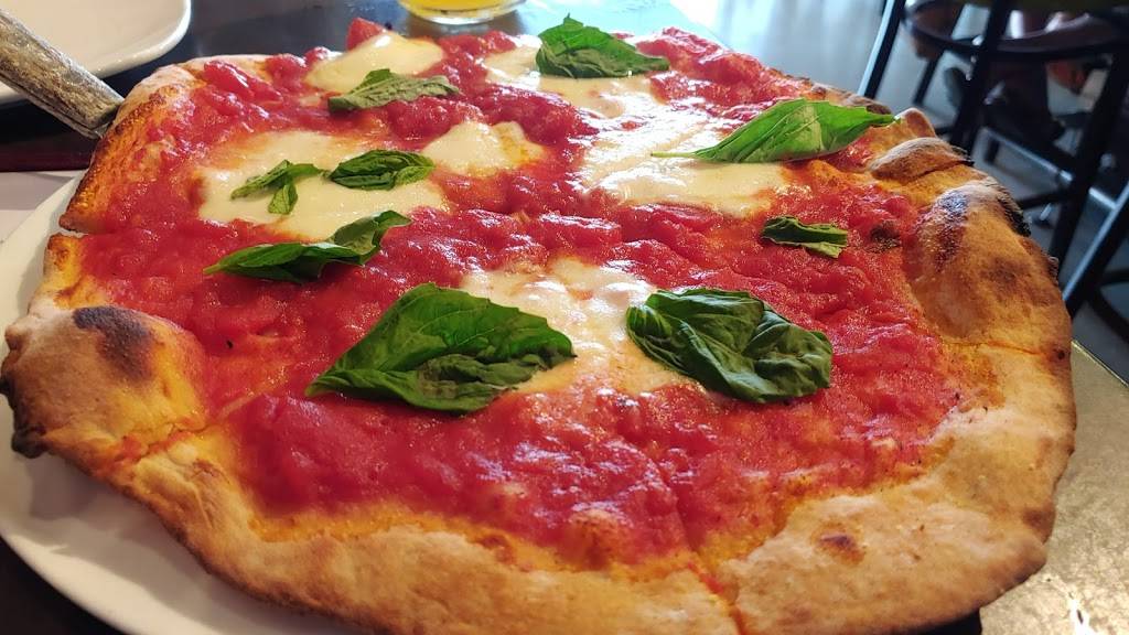 Tapped Brick Oven & Pour House | restaurant | 6044 Lincoln Hwy, Greensburg, PA 15601, USA | 7248508277 OR +1 724-850-8277