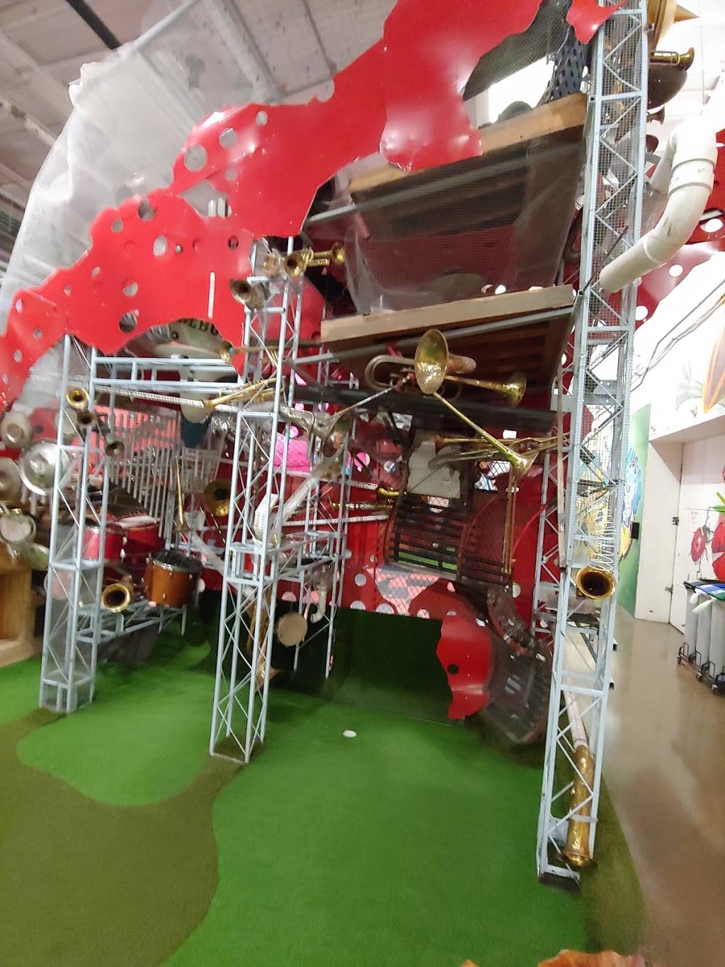 Can Can Wonderland | restaurant | 755 Prior Ave N #004, St Paul, MN 55104, USA | 6519252261 OR +1 651-925-2261