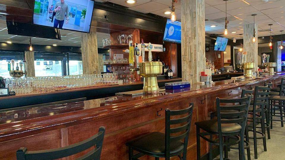 Long Shot Bar & Grill | restaurant | 1972 Jericho Turnpike, Commack, East Northport, NY 11731, USA | 6319206636 OR +1 631-920-6636