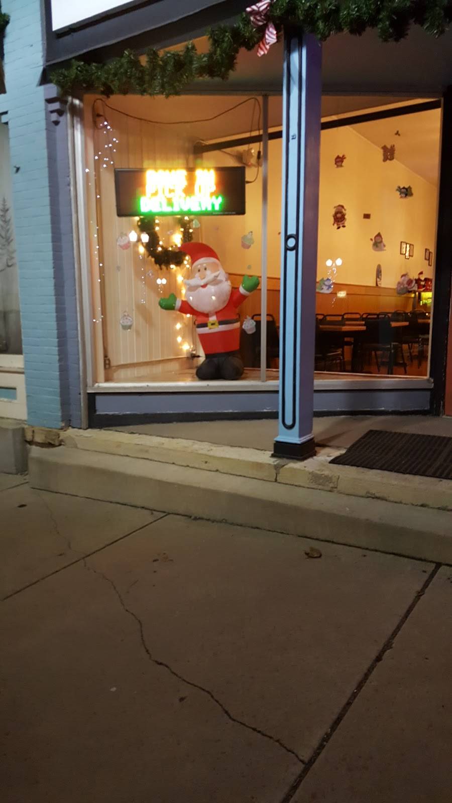 Genoa Pizza | restaurant | 203 Baldwin St, Sharon, WI 53585, USA | 2627364000 OR +1 262-736-4000