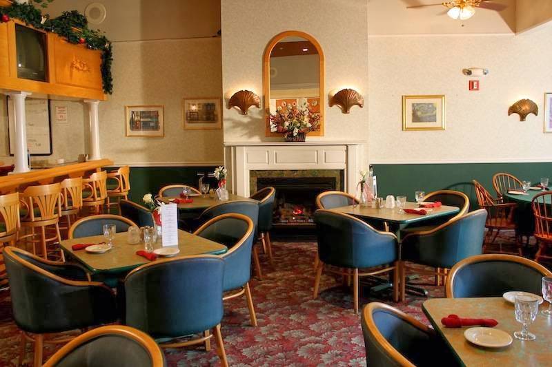 Oceans Edge Restaurant | restaurant | 159 Searsport Ave, Belfast, ME 04915, USA | 2073382646 OR +1 207-338-2646