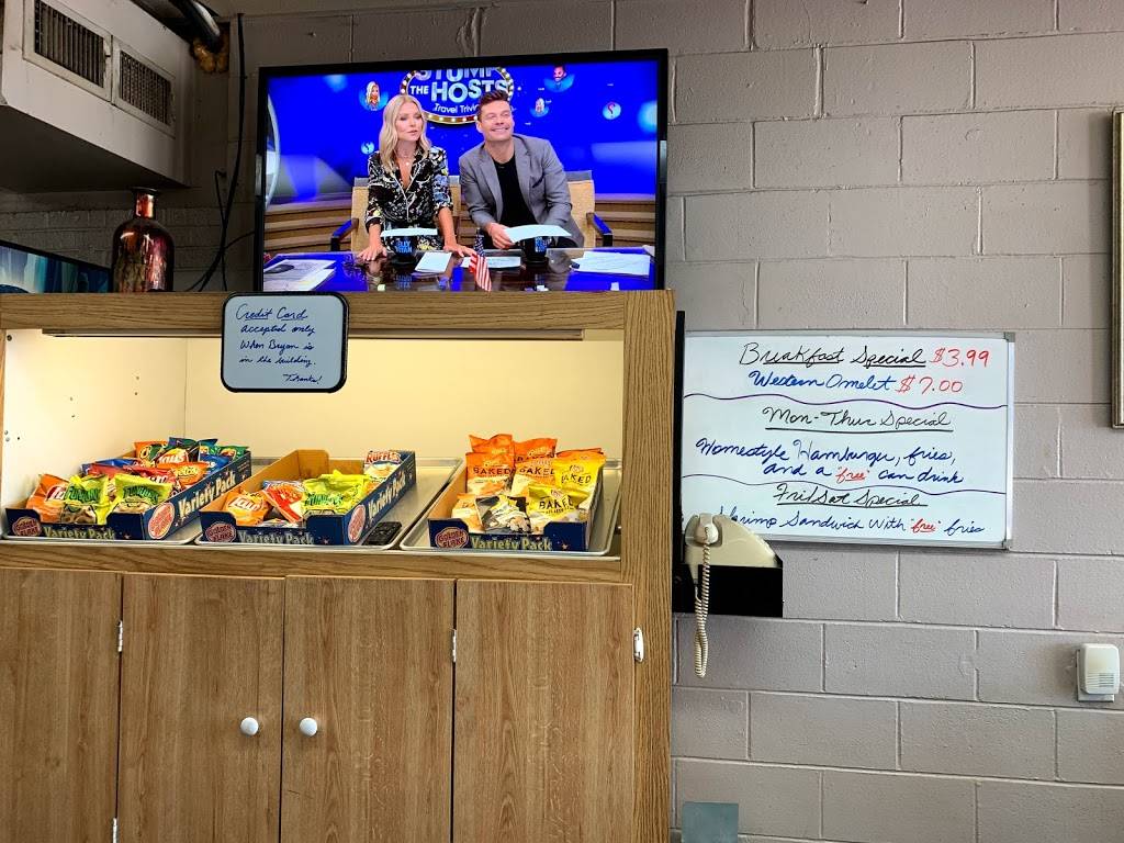 Riche Cafe | restaurant | 8117 E St Bernard Hwy, St Bernard, LA 70085, USA | 5046823300 OR +1 504-682-3300