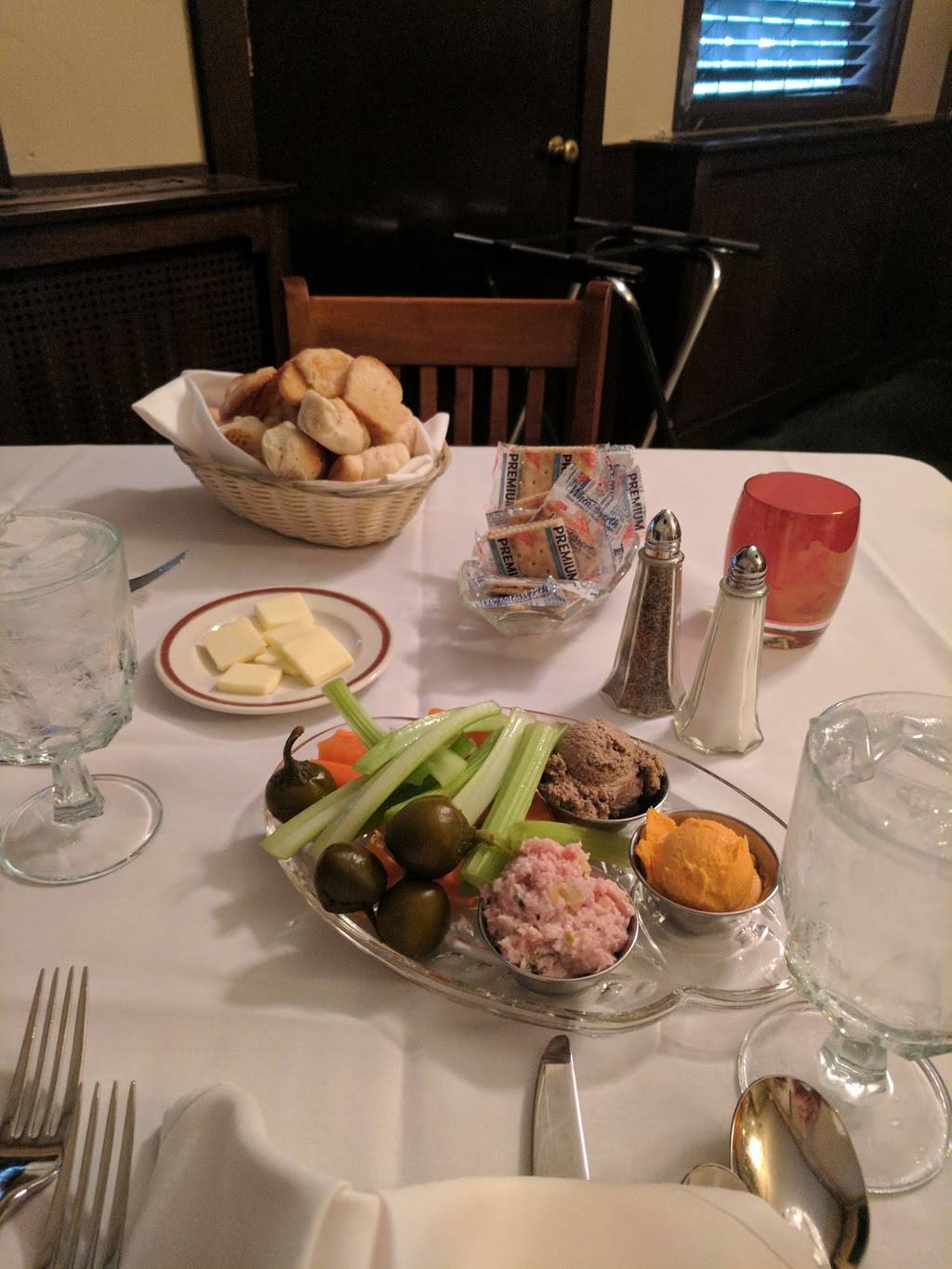 The Union Hotel & Restaurant | restaurant | 200 N Broadway, De Pere, WI 54115, USA | 9203366131 OR +1 920-336-6131