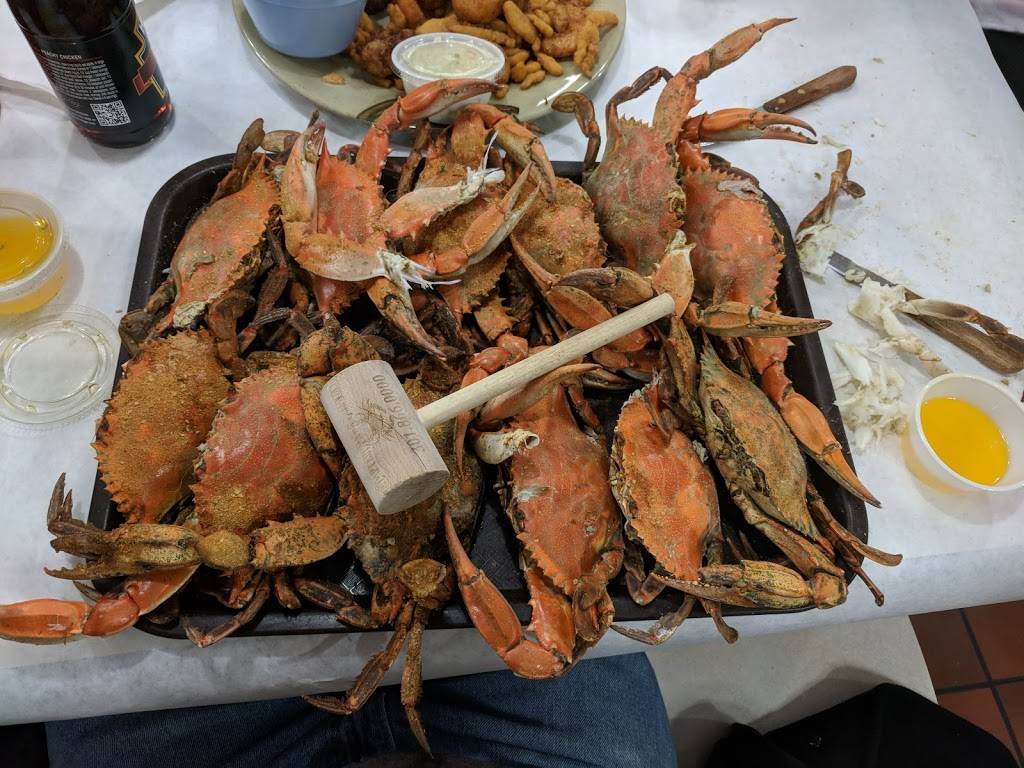 Captain Pats Seafood | restaurant | 21901 Three Notch Rd, Lexington Park, MD 20653, USA | 3018660000 OR +1 301-866-0000