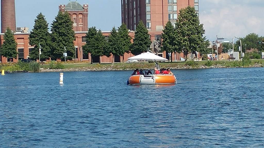 Shish Poulet Royal | restaurant | 239 Rue Victoria, Salaberry-de-Valleyfield, QC J6T 1A8, Canada | 4503719595 OR +1 450-371-9595