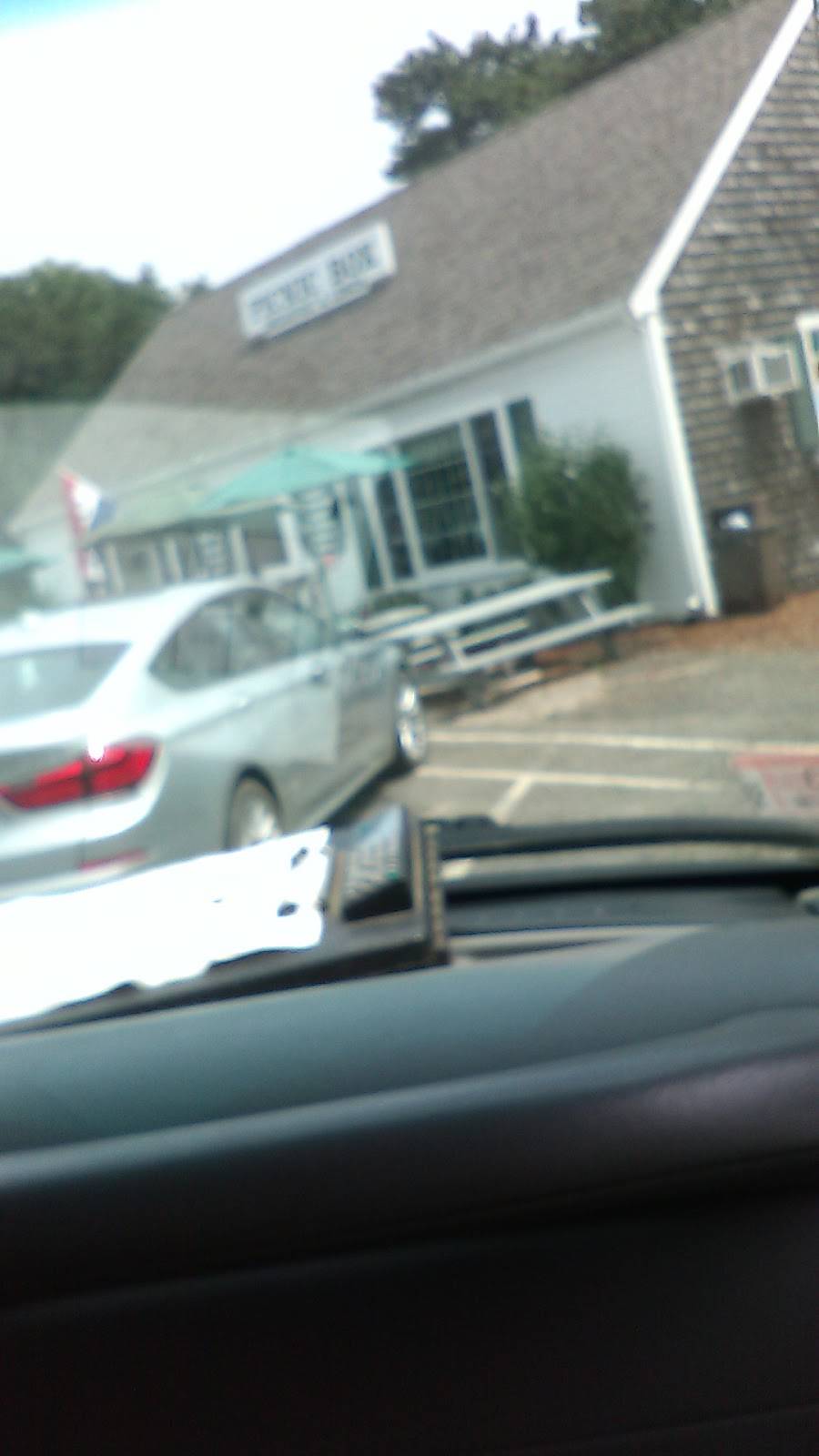 Picnic Box | restaurant | Mashpee, Rotary Circle, Mashpee, MA 02649, USA | 5085390303 OR +1 508-539-0303