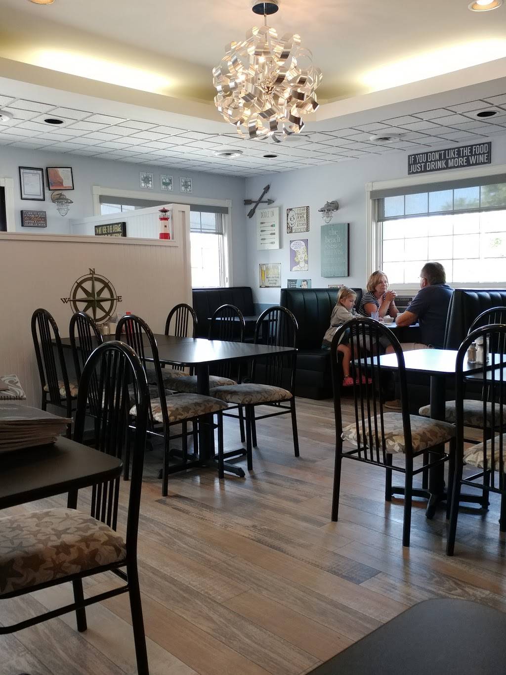 Beach House Grill | restaurant | 70 Park St, Kingsville, ON N9Y 0A2, Canada | 5197129335 OR +1 519-712-9335