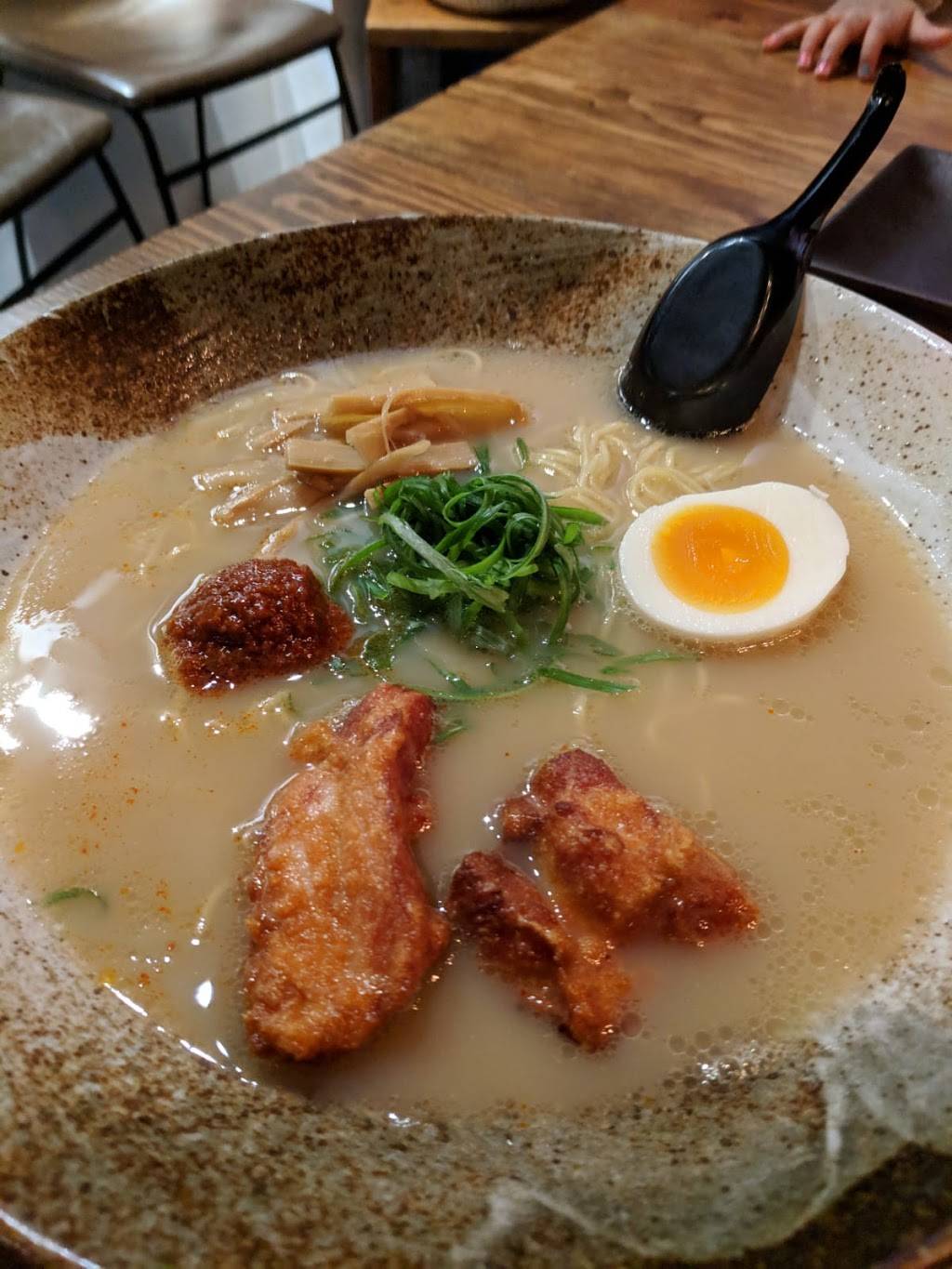 Ramen Kuro Shiro | restaurant | 128 Crown St, New Haven, CT 06510, USA | 4752345568 OR +1 475-234-5568