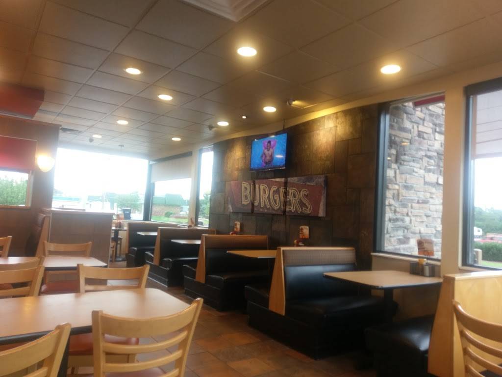 Dairy Queen Grill & Chill | restaurant | 199 Main St, Stanton, KY 40380, USA | 6066635367 OR +1 606-663-5367