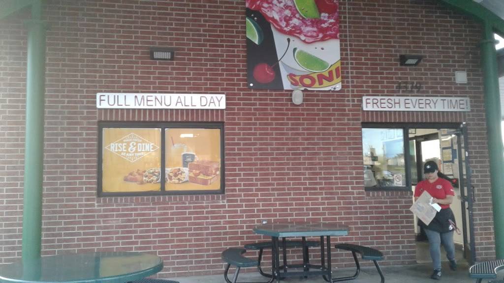 Sonic Drive-In | restaurant | 4319 S New Braunfels Ave, San Antonio, TX 78223, USA | 2105348373 OR +1 210-534-8373