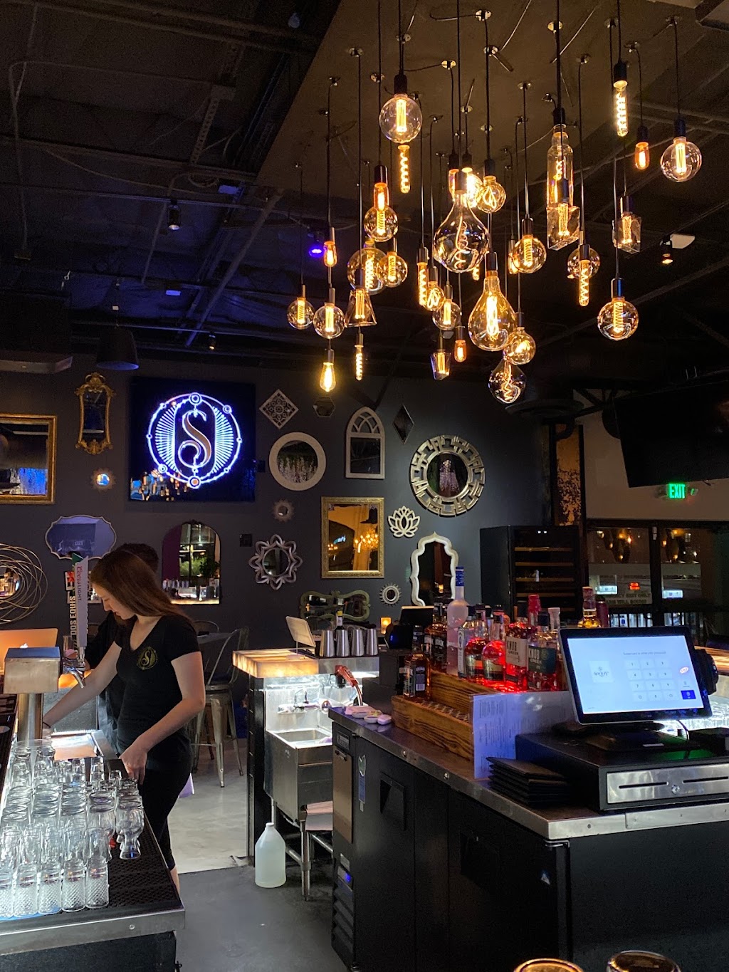 Society by Evo | restaurant | 920 E University Dr #204, Tempe, AZ 85281, USA | 4805507801 OR +1 480-550-7801