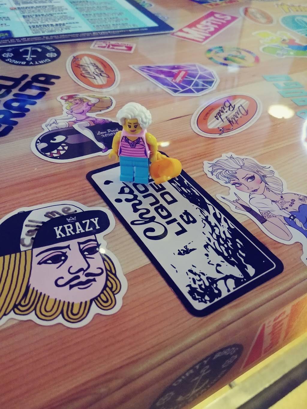 Dirty Birds Ocean Beach | restaurant | 1929 Cable St, San Diego, CA 92107, USA | 6192412922 OR +1 619-241-2922