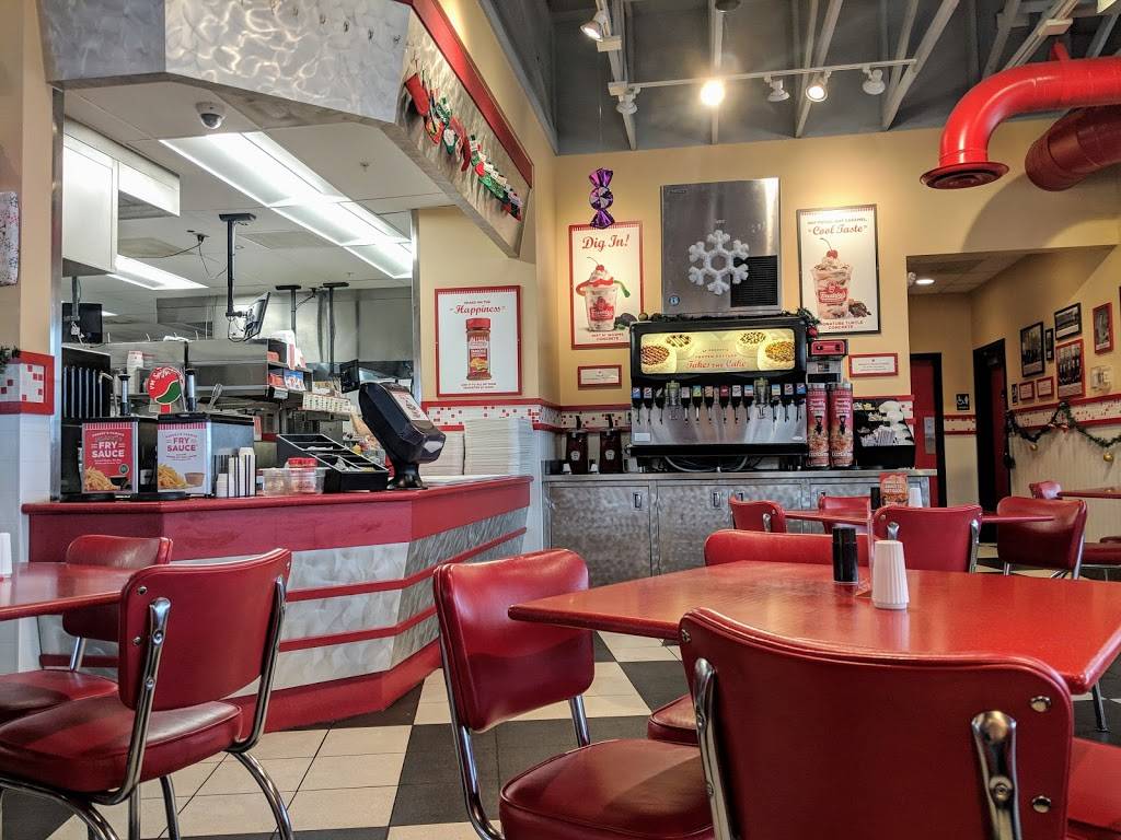 Freddys Frozen Custard & Steakburgers | restaurant | 2046 Sovia Dr, Waterloo, IA 50702, USA | 3192333410 OR +1 319-233-3410