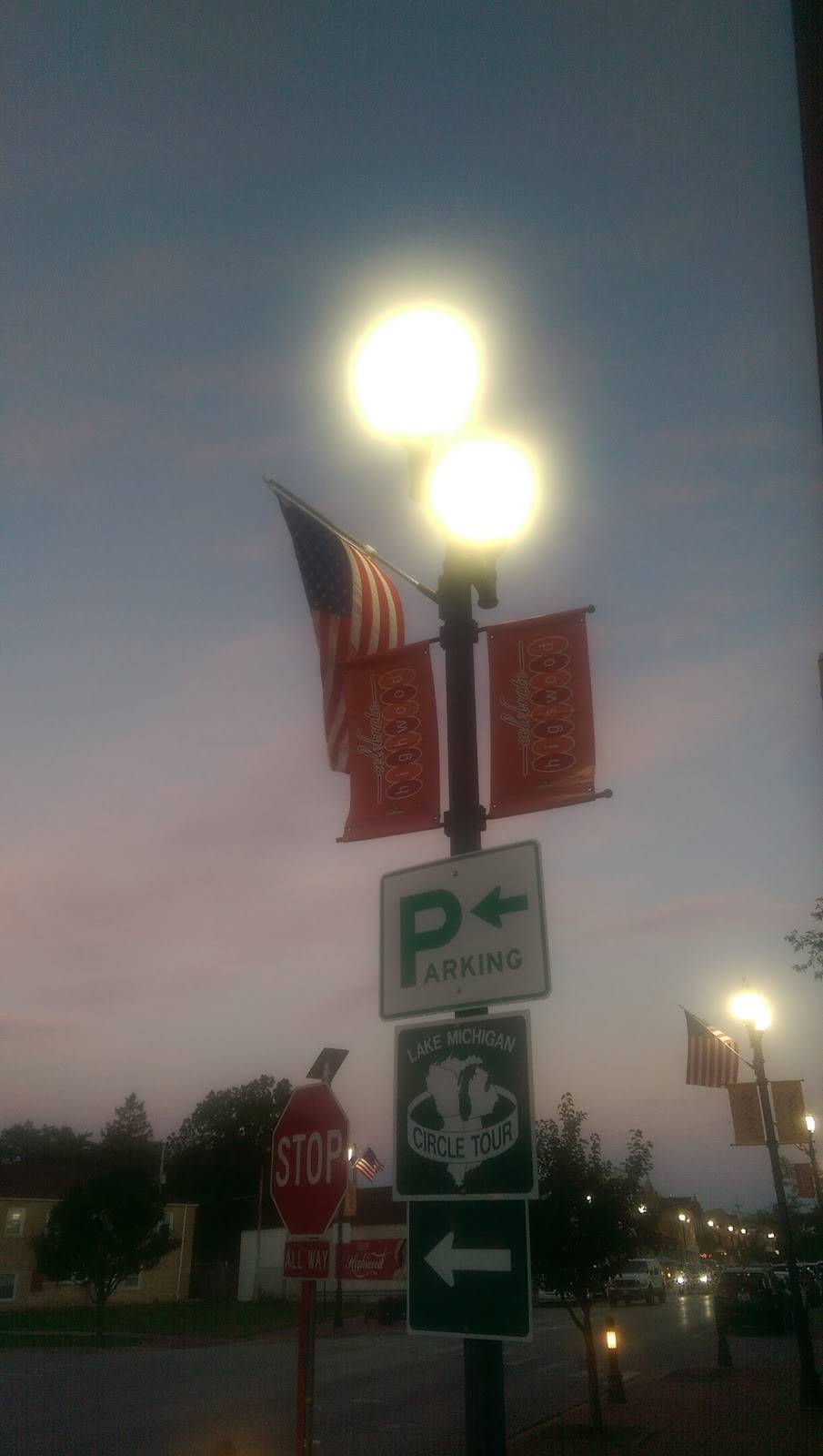 Nite N Gale | restaurant | 346 Sheridan Rd, Highwood, IL 60040, USA | 8474329744 OR +1 847-432-9744