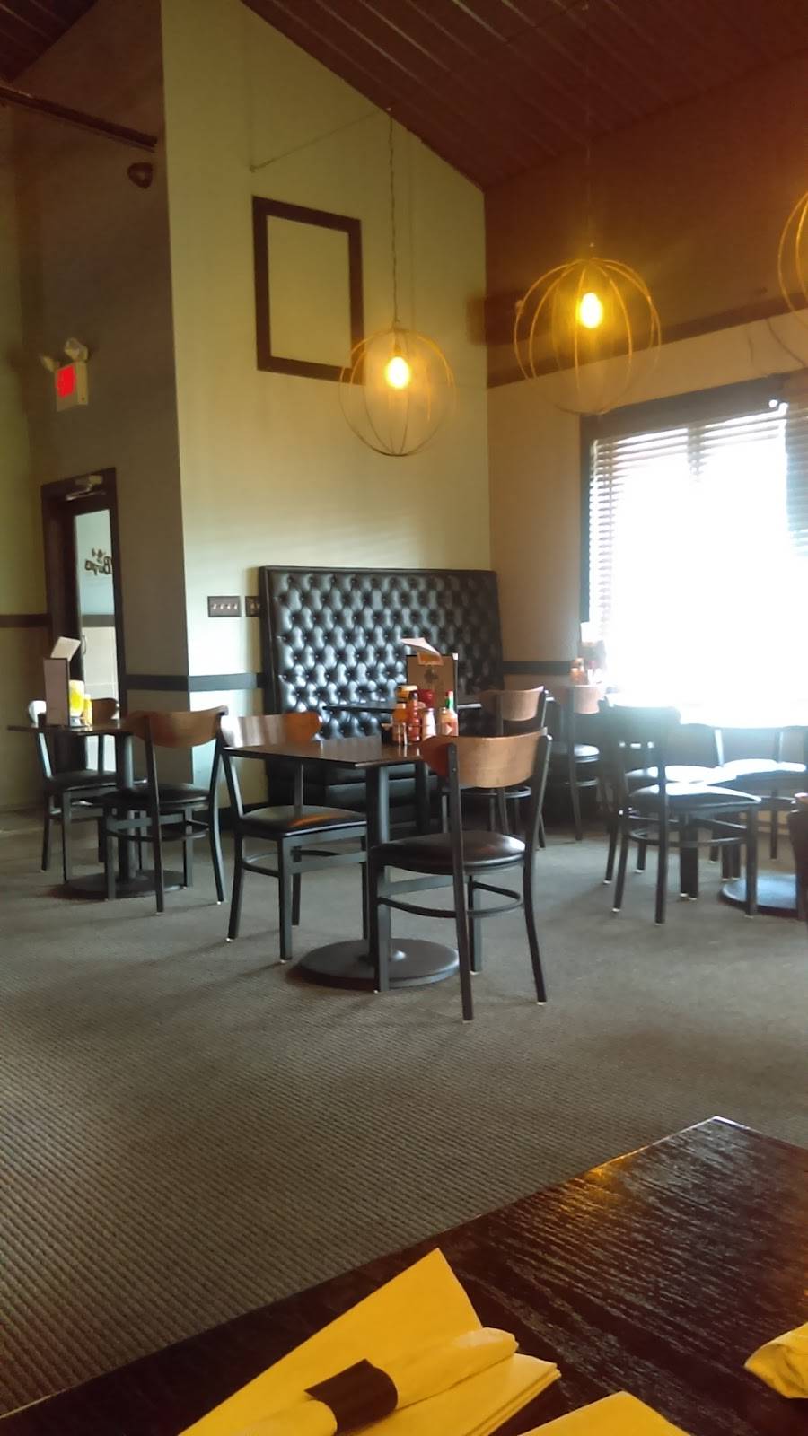 Burgers & Beer | restaurant | 70 Rice Rd, South Wilmington, IL 60474, USA | 8152370000 OR +1 815-237-0000