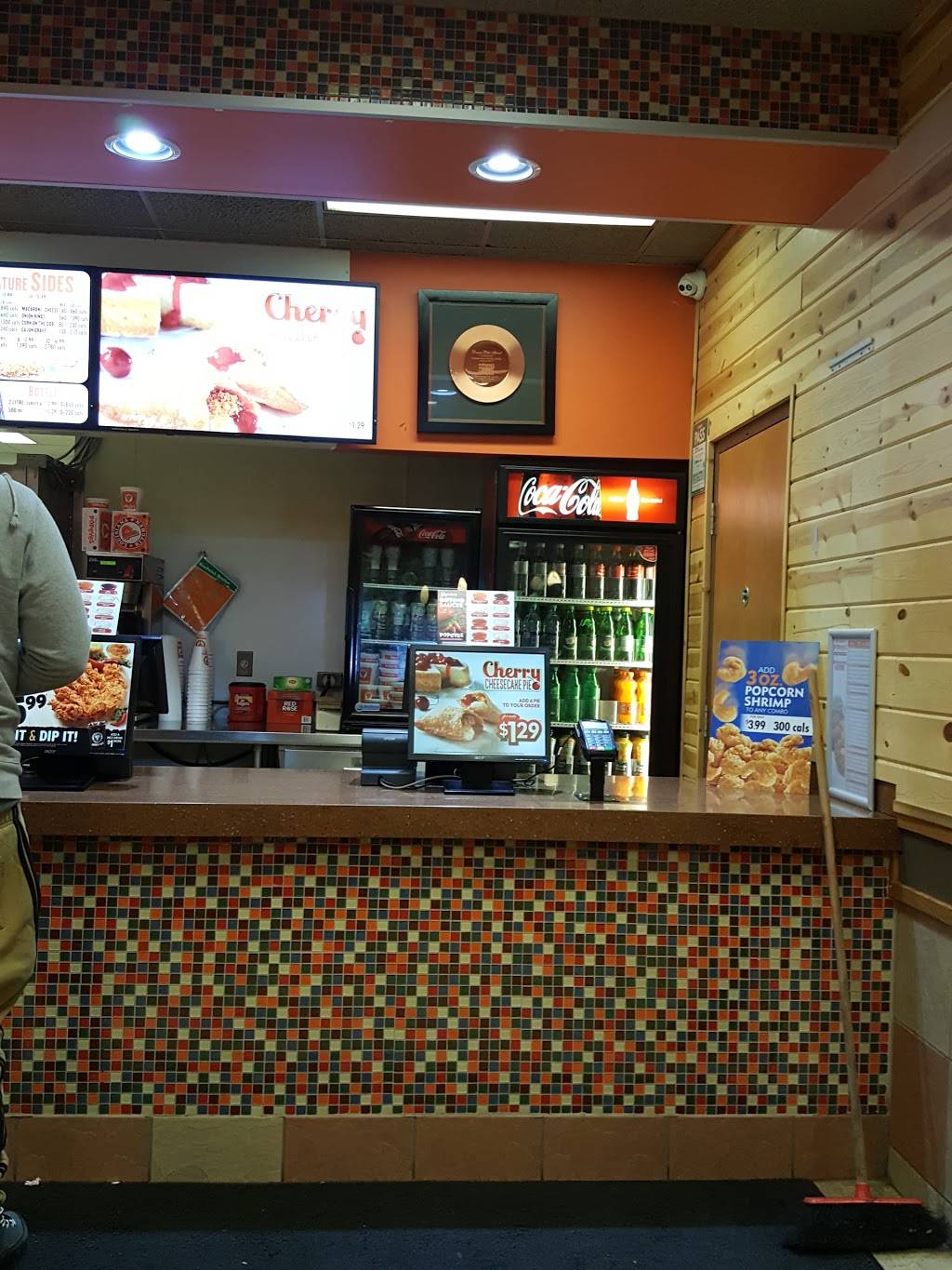 Popeyes | restaurant | 1975 Weston Rd, York, ON M9N 1W8, Canada | 4166148686 OR +1 416-614-8686