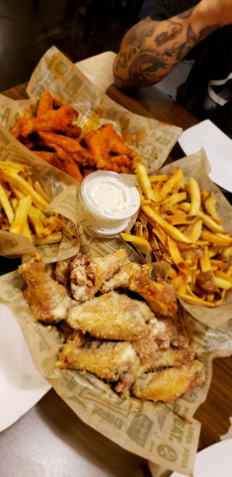 Wingstop | restaurant | 2695 Forgue Dr Ste 101, Naperville, IL 60564, USA | 6307179464 OR +1 630-717-9464