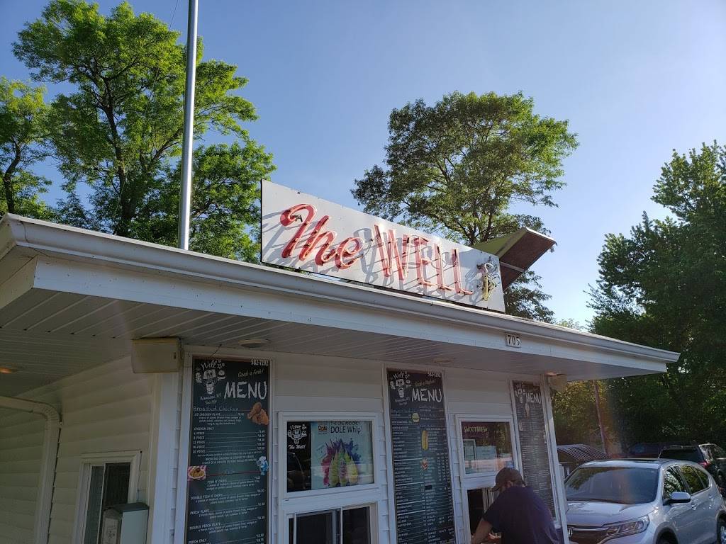 Well Drive Inn | restaurant | 9724, 705 E Main St, Winneconne, WI 54986, USA | 9205827292 OR +1 920-582-7292