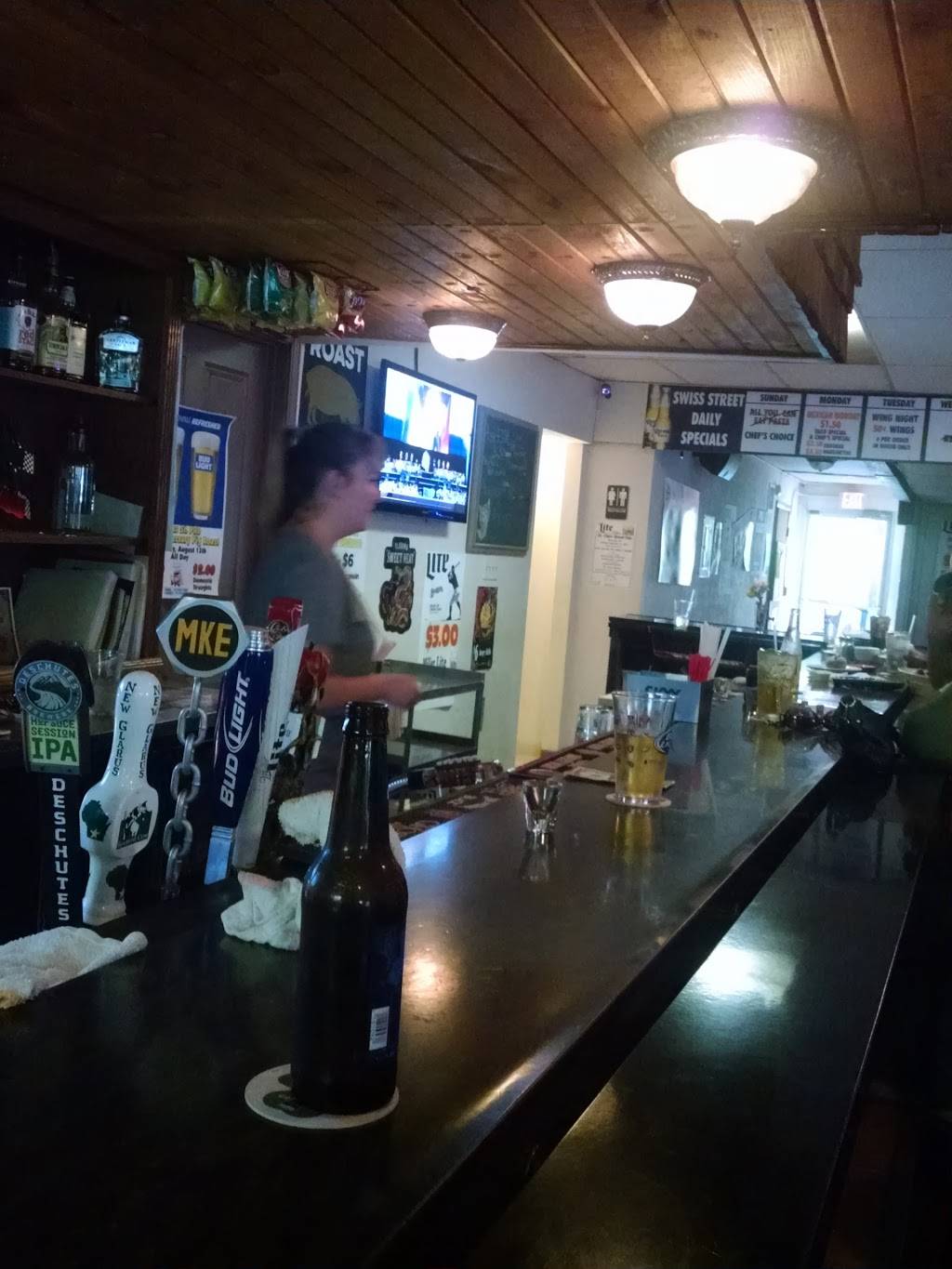 Swiss Street Pub and Grille | restaurant | 11430 W Swiss St, Franklin, WI 53132, USA | 4144254967 OR +1 414-425-4967