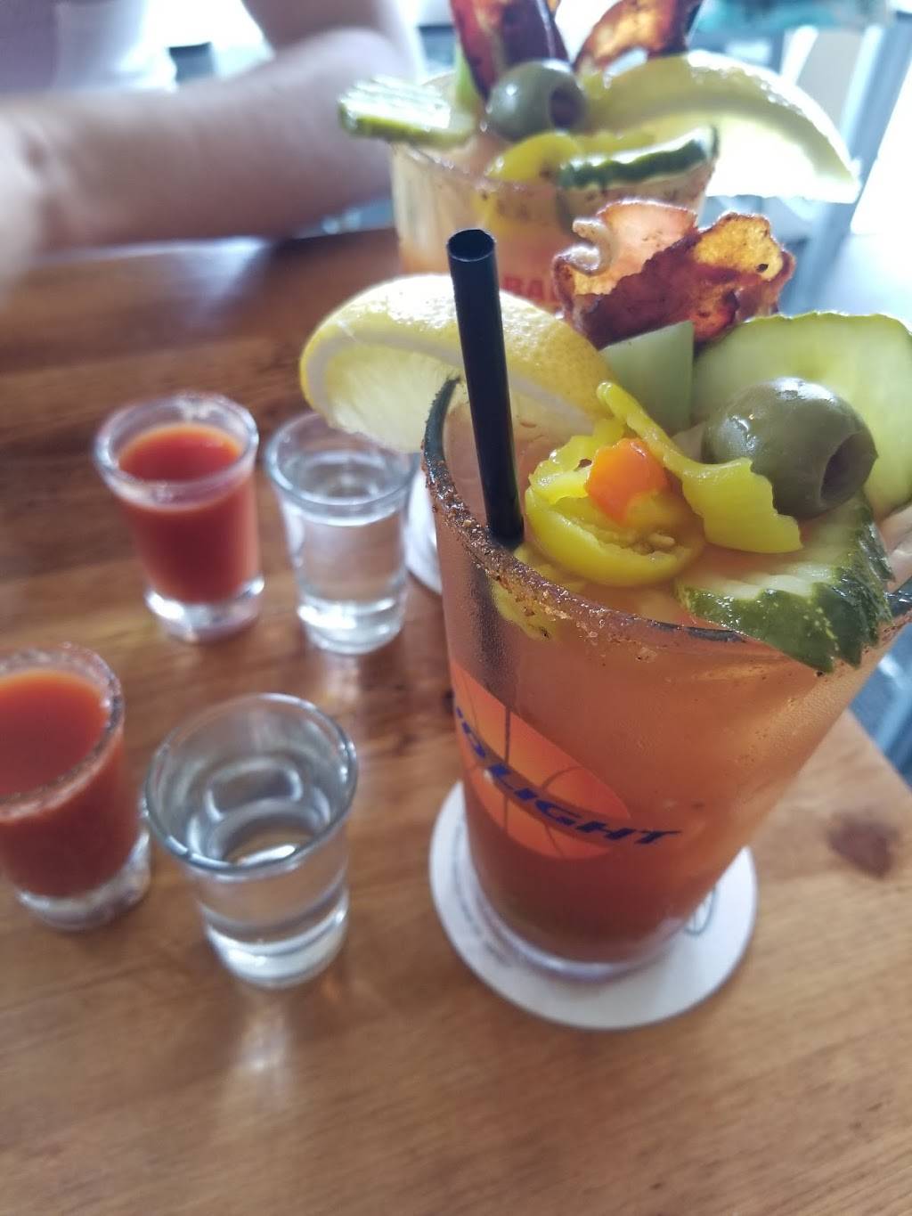 Tonys Sports Bar and Grill | restaurant | 274 Harbor Dr, Oceanside, CA 92054, USA | 7604338466 OR +1 760-433-8466