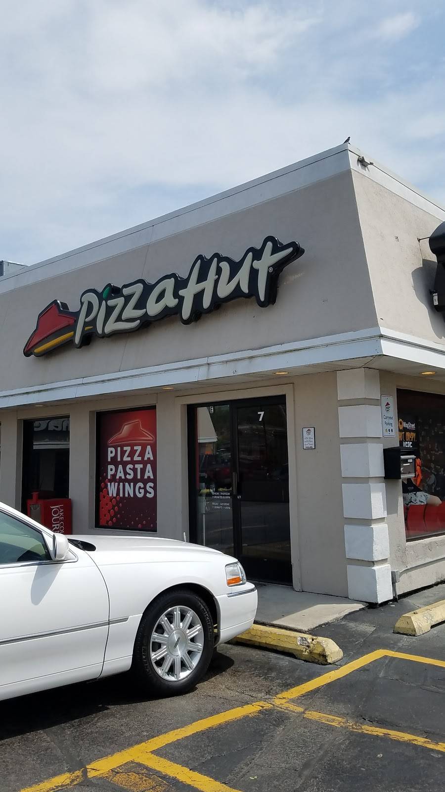 Pizza Hut | restaurant | 5 E, Grand Ave, Fox Lake, IL 60020, USA | 8475877929 OR +1 847-587-7929