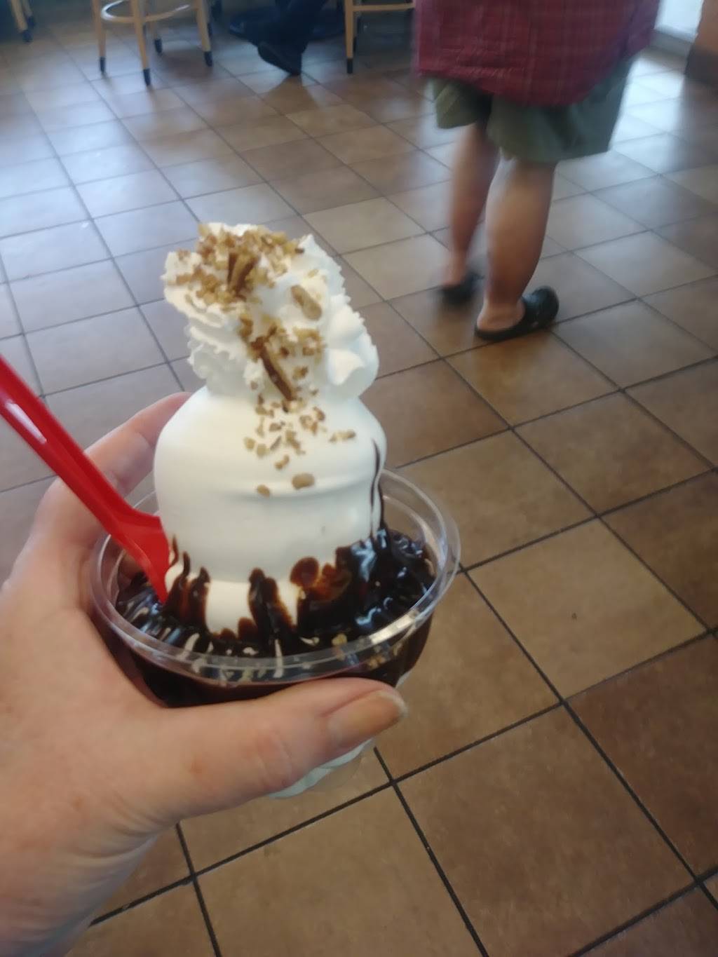 Dairy Queen | restaurant | 208 Main St, Calvert, TX 77837, USA | 9793642121 OR +1 979-364-2121