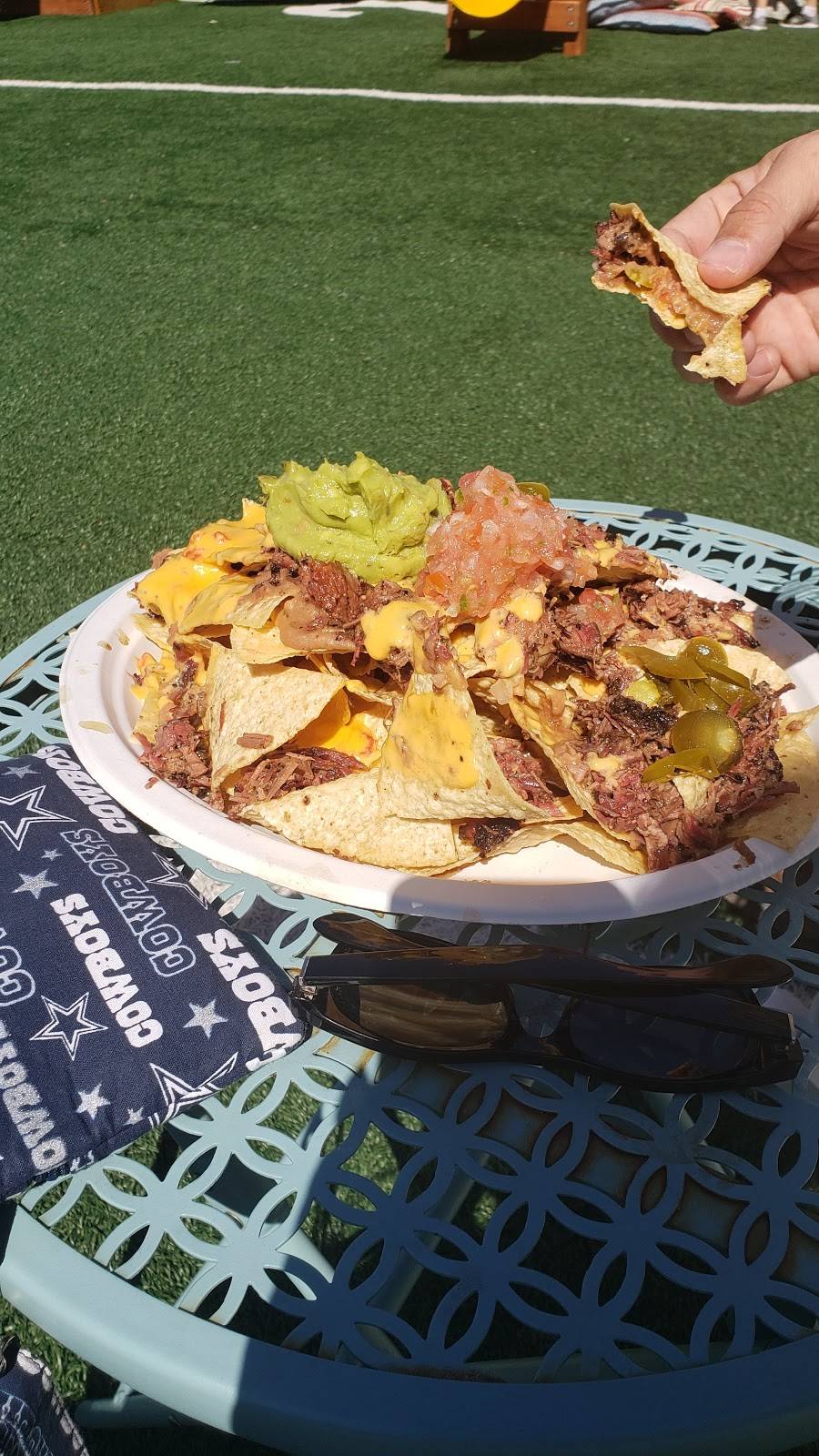 Backyard on Broadway | restaurant | 2411 Broadway St, San Antonio, TX 78215, USA | 2109512607 OR +1 210-951-2607