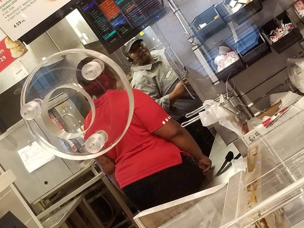 KFC | restaurant | 13546 W McNichols Rd, Detroit, MI 48235, USA | 3138621333 OR +1 313-862-1333