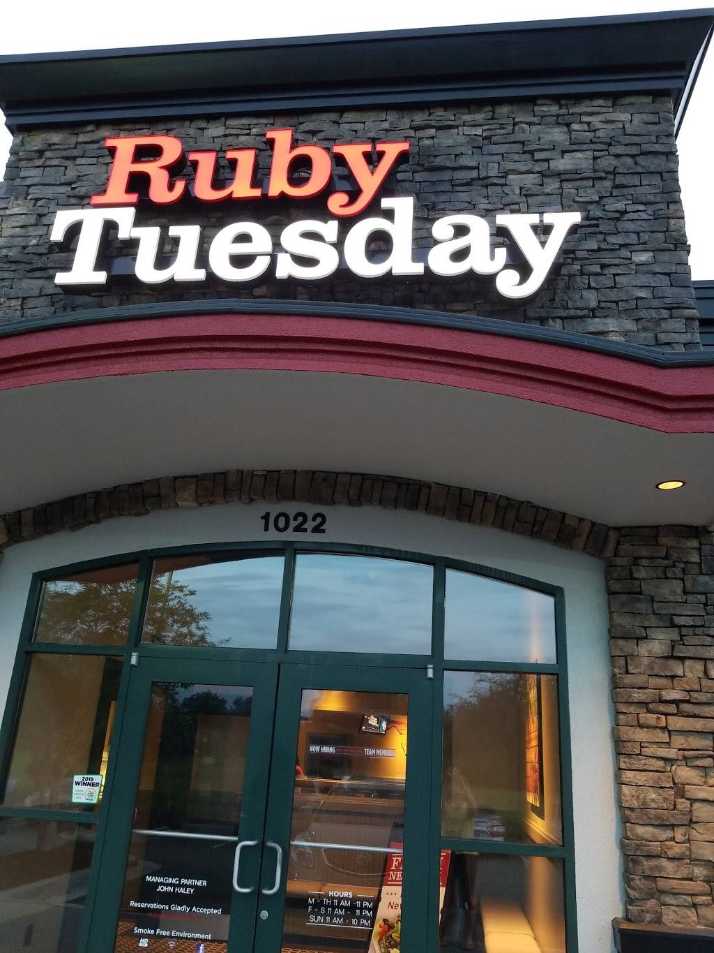 Ruby Tuesday | restaurant | 1022 Hospitality Ln, Jacksonville, FL 32225, USA | 9047277017 OR +1 904-727-7017