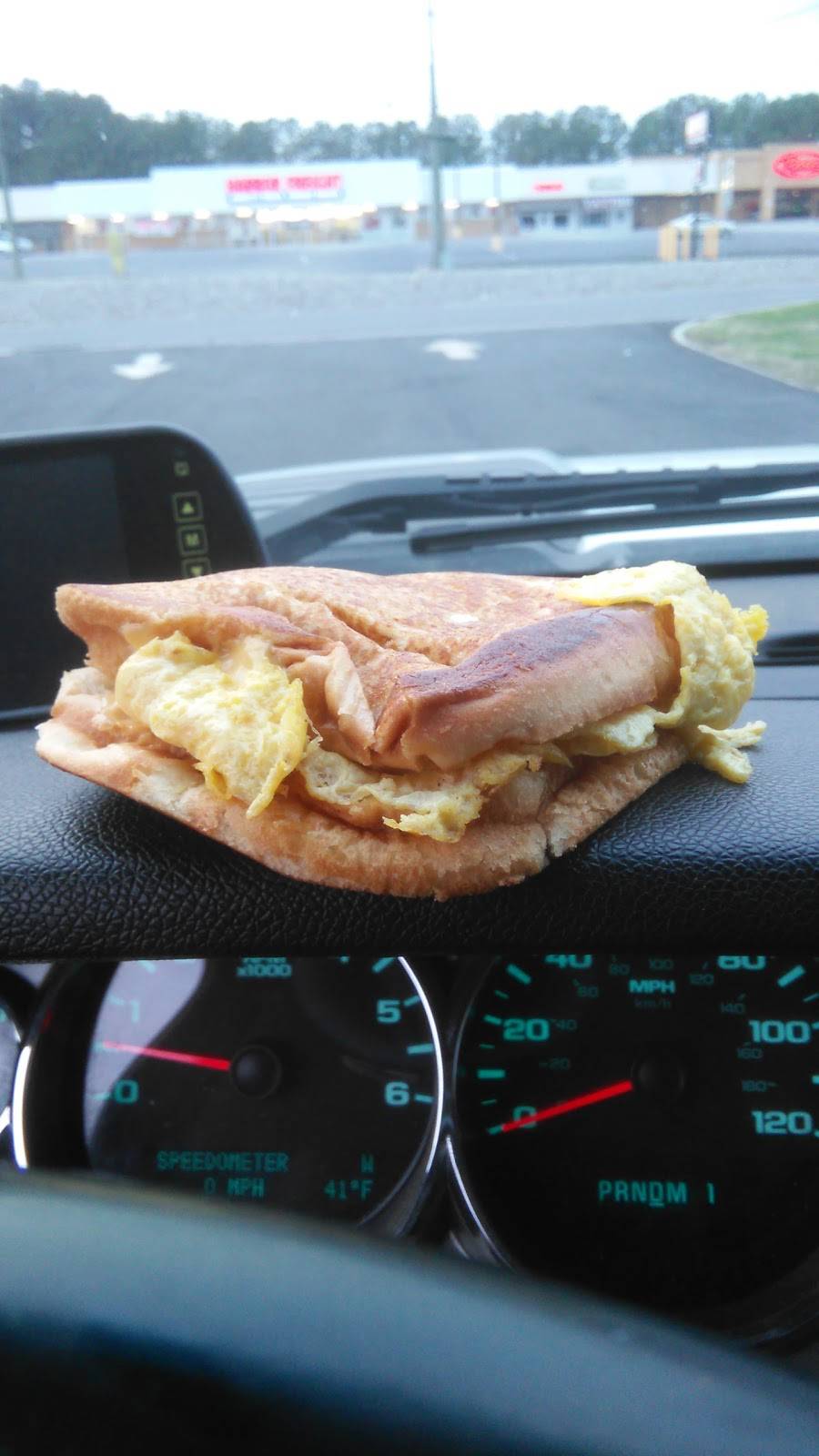 Hardees | restaurant | 903 E Atlantic St, South Hill, VA 23970, USA | 4344474898 OR +1 434-447-4898