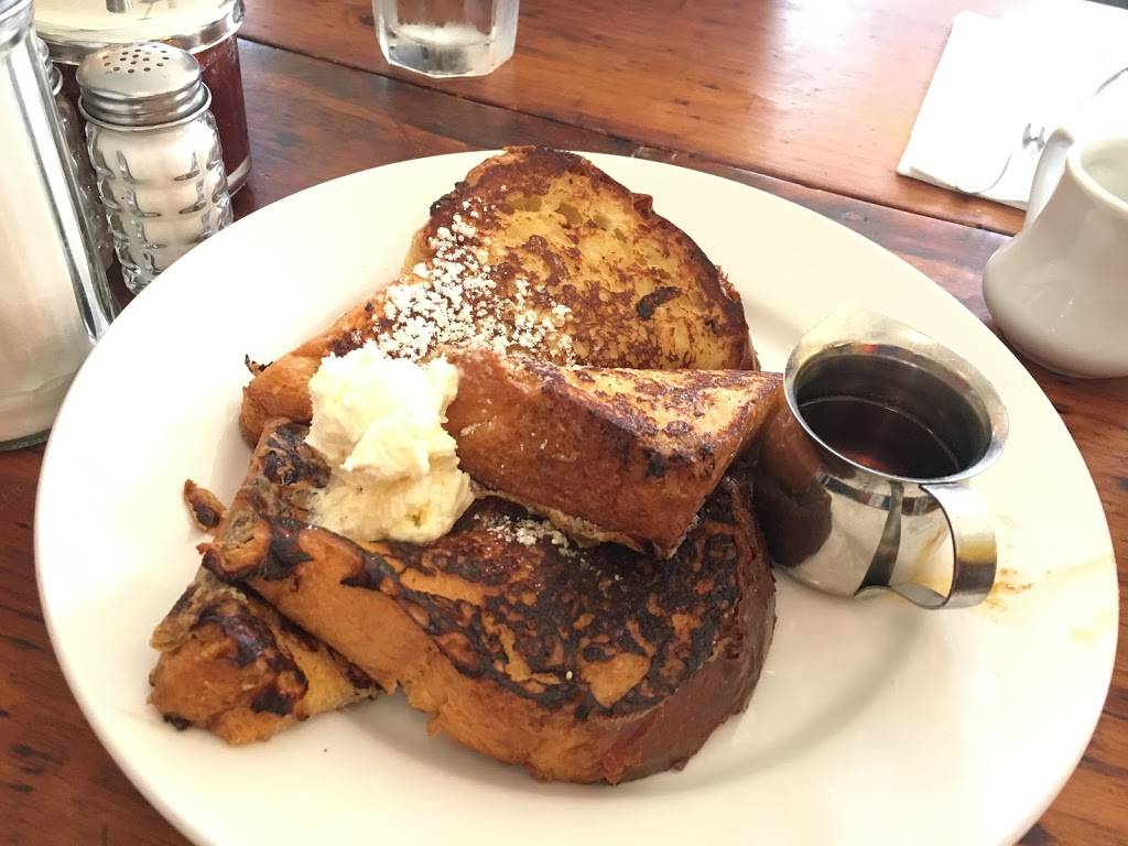 Lizs Cafe Anybodys Bar | restaurant | 31 Bradford St, Provincetown, MA 02657, USA | 5084139131 OR +1 508-413-9131