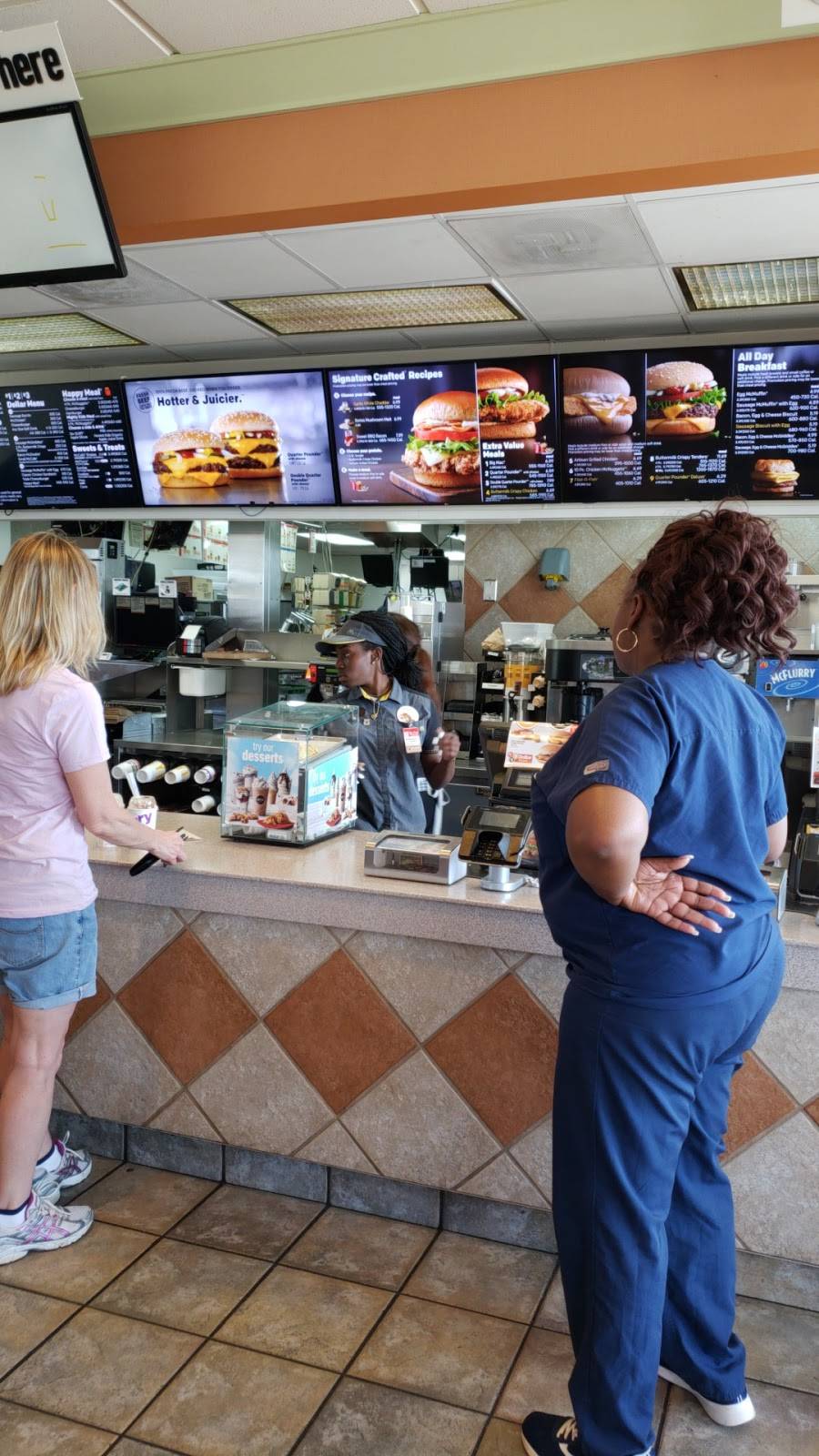 McDonalds | cafe | 930 W Riverside Blvd, Rockford, IL 61103, USA | 8158773028 OR +1 815-877-3028