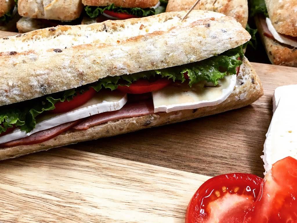 Marmiton service de traiteur Inc (le) | restaurant | 346 Rue Racine, Granby, QC J2G 3B8, Canada | 4503604889 OR +1 450-360-4889