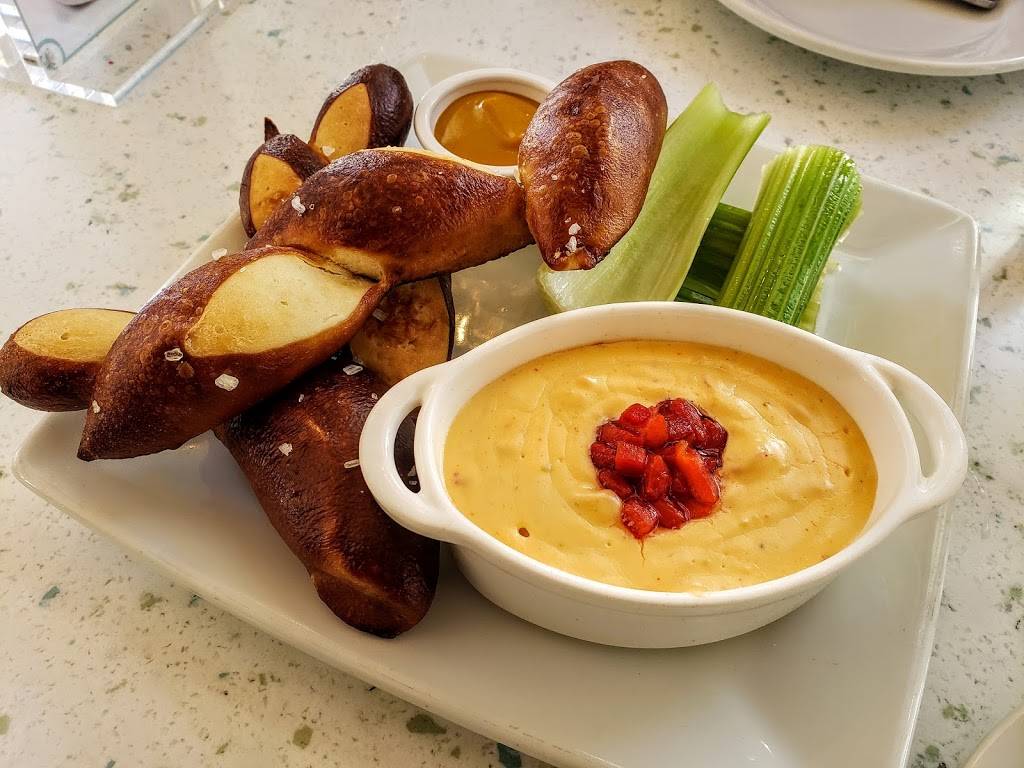 River Belle Terrace | restaurant | 1313 Disneyland Dr, Anaheim, CA 92802, USA | 7147813463 OR +1 714-781-3463