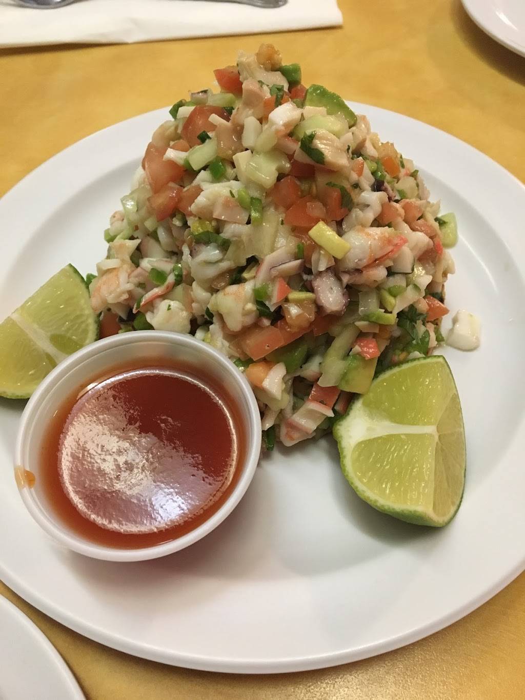 Clemente Seafood Restaurant | restaurant | 124 W MacArthur Blvd, Santa Ana, CA 92707, USA | 7145562815 OR +1 714-556-2815