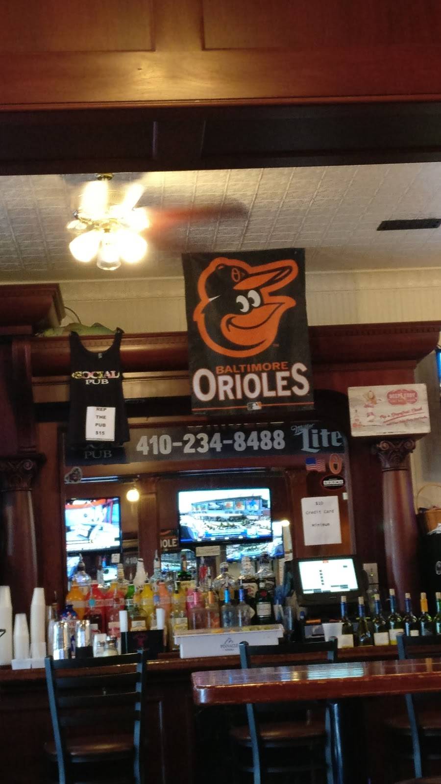 Social Pub & Pie | restaurant | 25 E Cross St, Baltimore, MD 21230, USA | 4102348488 OR +1 410-234-8488