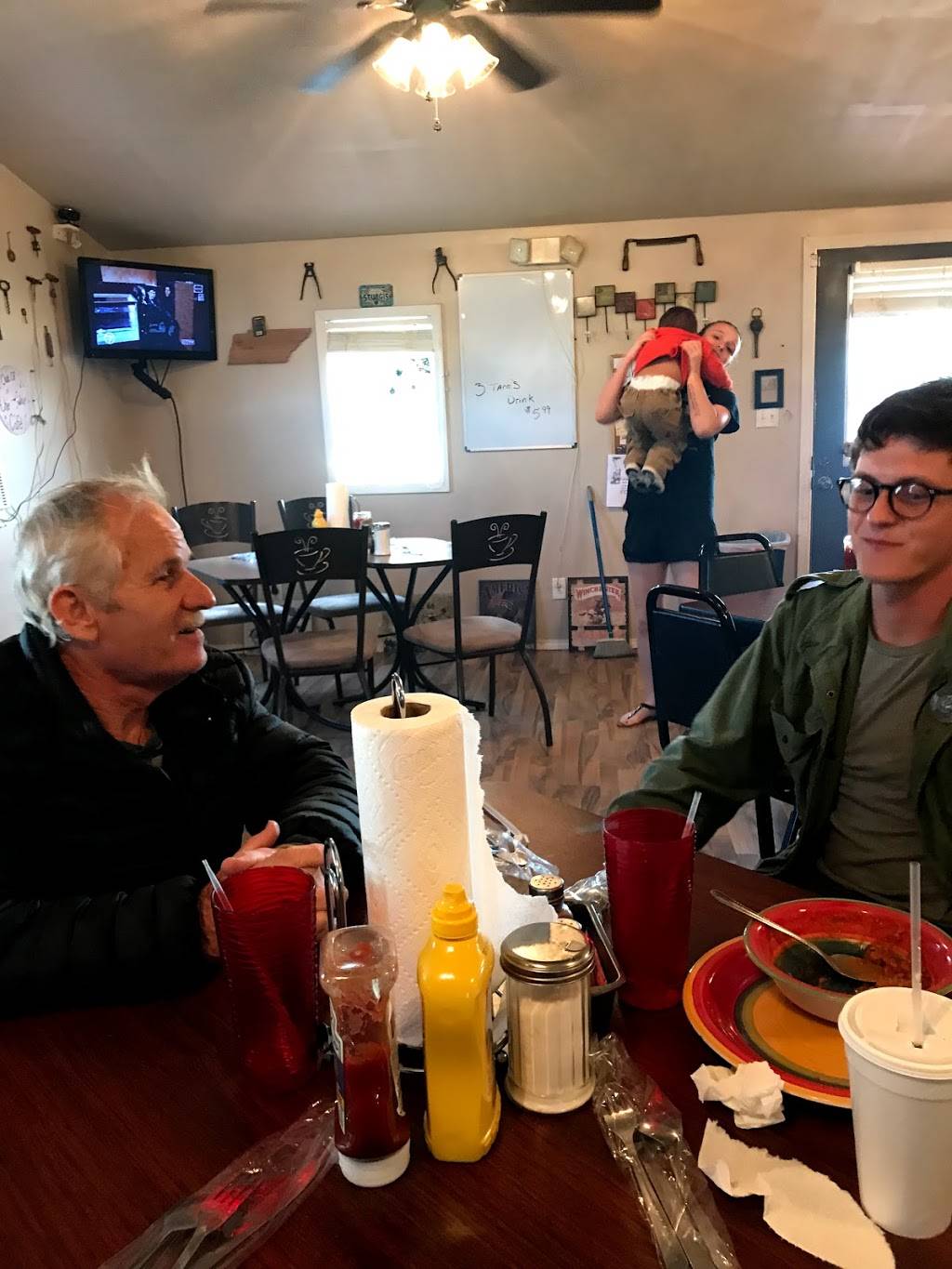 Out Of The Way Cafe | restaurant | 1870 Trimble-Mason Hall Rd, Kenton, TN 38233, USA | 7315928752 OR +1 731-592-8752