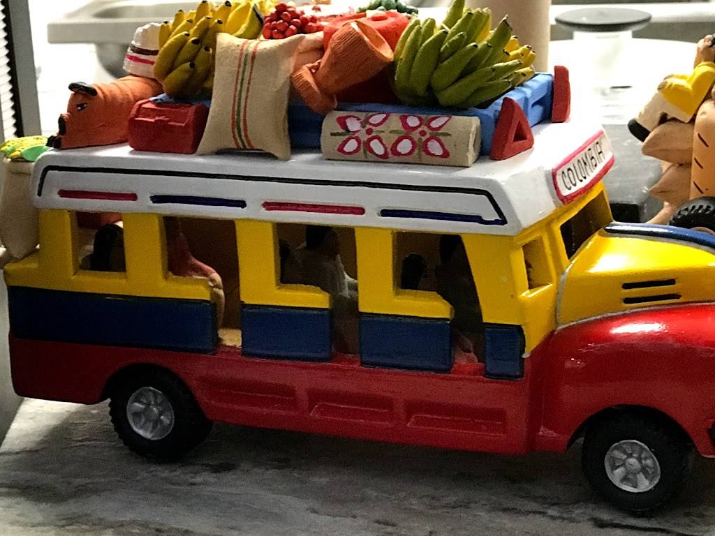 Colombias Place | restaurant | 1602 Village Market Blvd SE, Leesburg, VA 20175, USA | 7036293911 OR +1 703-629-3911