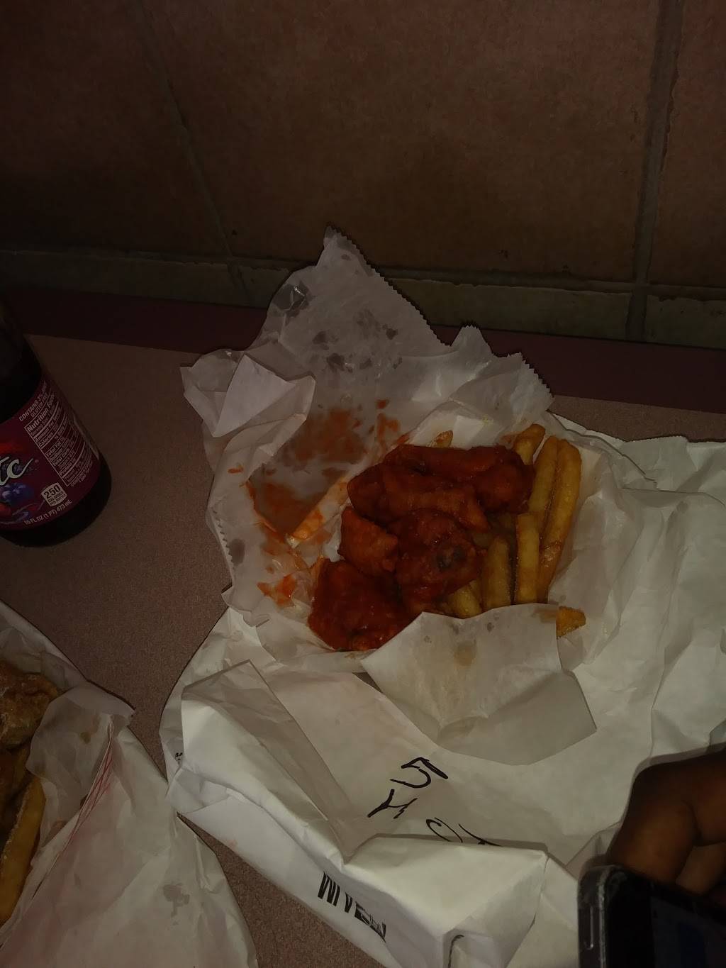 Captain Fresh Fish & Chicken | restaurant | 1633 E Court St, Kankakee, IL 60901, USA | 8159338422 OR +1 815-933-8422